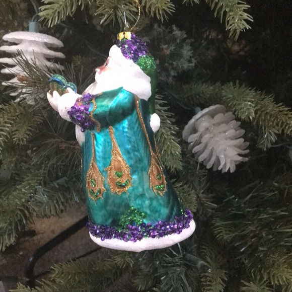 Frontgate Santa peacock holding a butterfly - Picture 9 of 10